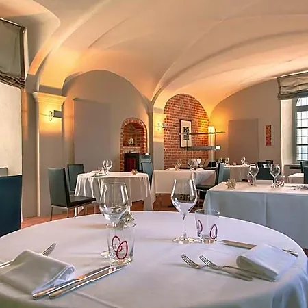 Castello Di Santa Vittoria Otel Santa Vittoria dʼAlba