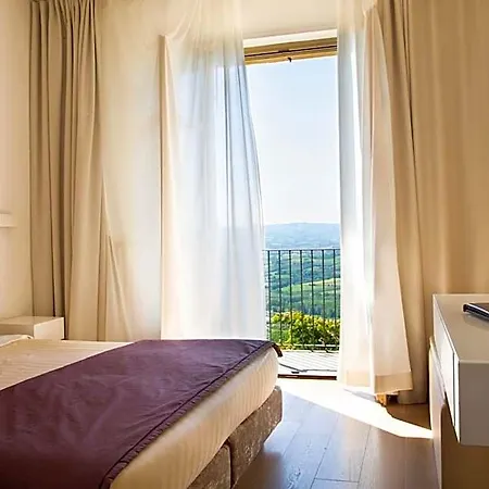 Castello Di Santa Vittoria Otel 4*