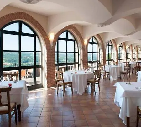 Otel Castello Di Santa Vittoria Santa Vittoria dʼAlba